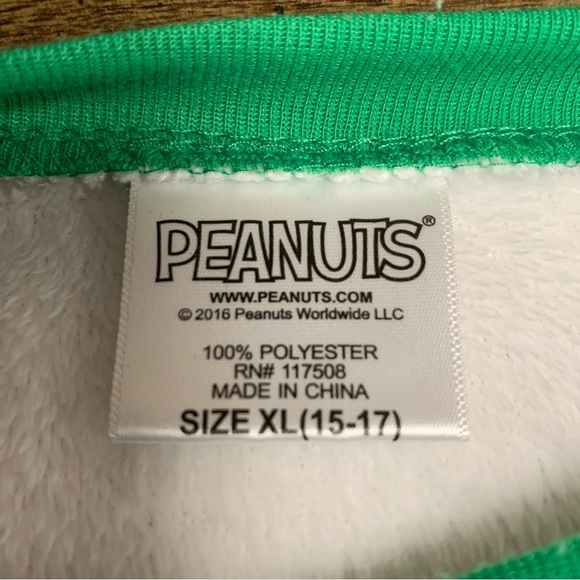 Peanuts Snoopy Christmas fuzzy top size XL 15/17 - Picture 6 of 7